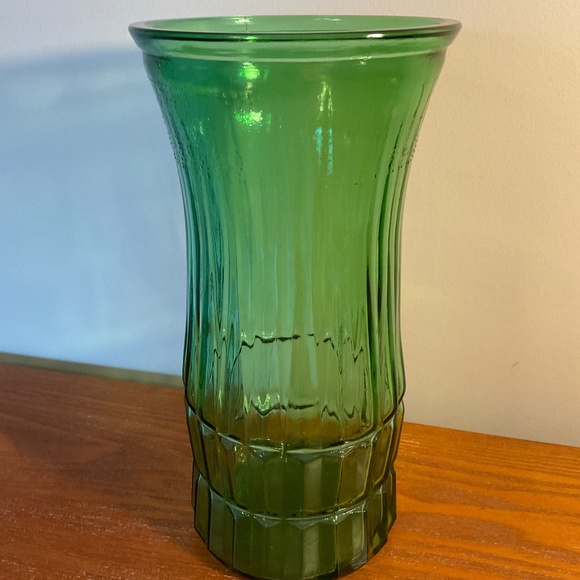 Vintage E.O. Brody Company Ribbed Green Glass Flower Vase 9.5” - Picture 3 of 16